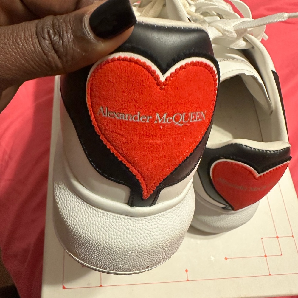 Alexander McQueen red heart! - Picture 3 of 5